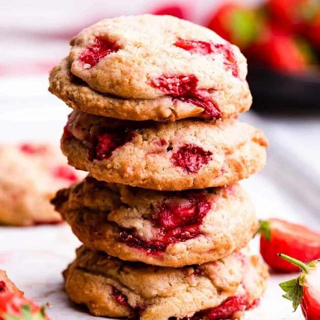 طرز تهیه کوکی توت فرنگی خوشمزه با طعم بی نظیر