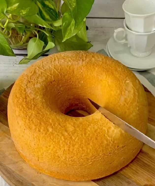 طرز تهیه کیک شیر ساده و خوشمزه با بافت اسفنجی برای عصرانه