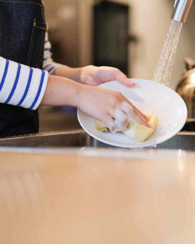 تعبیر خواب ظرف شستن ابن سیرین و حضرت یوسف و دختر مجرد و زن متاهل در مهمانی تعبیر خواب ظرف شستن ابن سیرین و حضرت یوسف و دختر مجرد و زن متاهل در مهمانی
