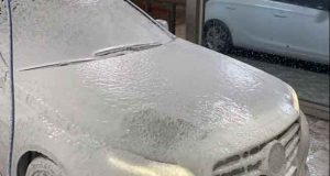 تعبیر خواب شستن ماشین کثیف با شلنگ و دستمال کشیدن برای زن و دختر مجرد