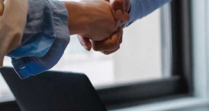 تعبیر خواب دست دادن با نامحرم و معشوق ابن سیرین و امام صادق و حضرت یوسف