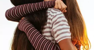 تعبير خواب بغل كردن معشوق + بغل گرفته شدن توسط شوهر و نامحرم برای دختر مجرد