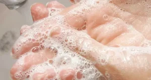 تعبیر خواب شستن دست ها ابن سیرین + با صابون و مایع دستشویی بری دختر مجرد
